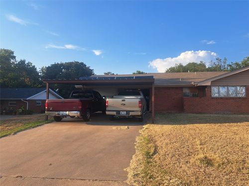1417 Thompson Dr, Graham, TX, 76450-4910 | Card Image