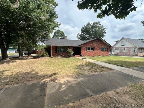 423 N Burns St, Holdenville, OK, 74848-5435 | Card Image