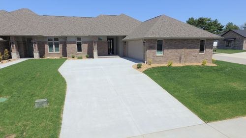 2423 E Cardinal St, Springfield, MO, 65804-6875 | Card Image