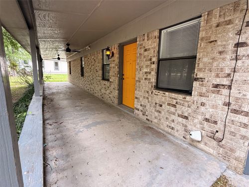 121 Lba Dr, Bastrop, TX, 78602-6730 | Card Image