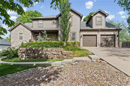 8119 Nw Venita St, Weatherby Lake, MO, 64152-1682 | Card Image