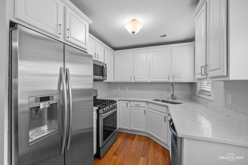 203 Basswood Dr, North Aurora, IL, 60542-1015 | Card Image