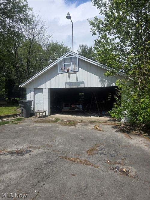 1966 Smithfield St, Youngstown, OH, 44509-1536 | Card Image