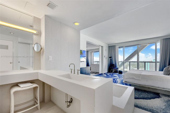 1802 - 3101 Bayshore Dr, Condo with 2 bedrooms, 2 bathrooms and null parking in Fort Lauderdale FL | Image 18