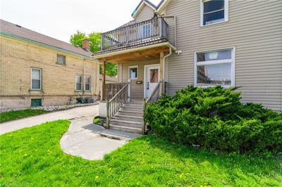 15 Charles St E, House other with 2 bedrooms, 1 bathrooms and 6 parking in Kitchener ON | Image 3