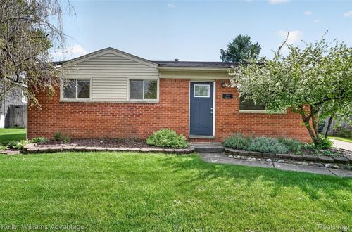 307 University Ave, South Lyon, MI, 48178-1517 | Card Image
