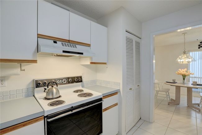 6110 - 6110 River Run Dr, House attached with 2 bedrooms, 2 bathrooms and null parking in Sebastian FL | Image 11
