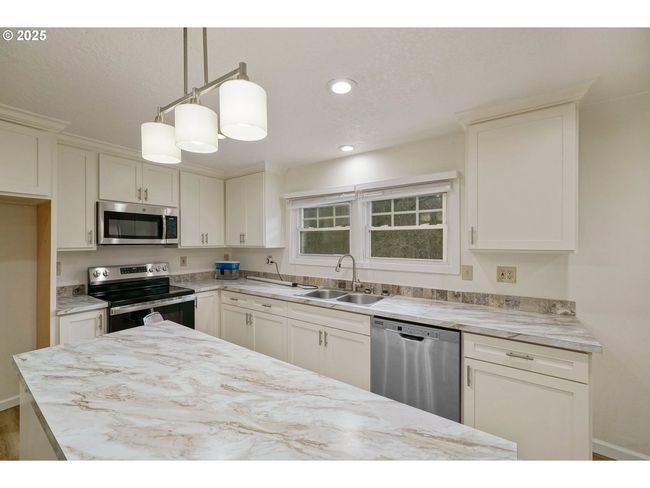 11224 Summit Loop Se, House other with 6 bedrooms, 6 bathrooms and 3 parking in Turner OR | Image 10