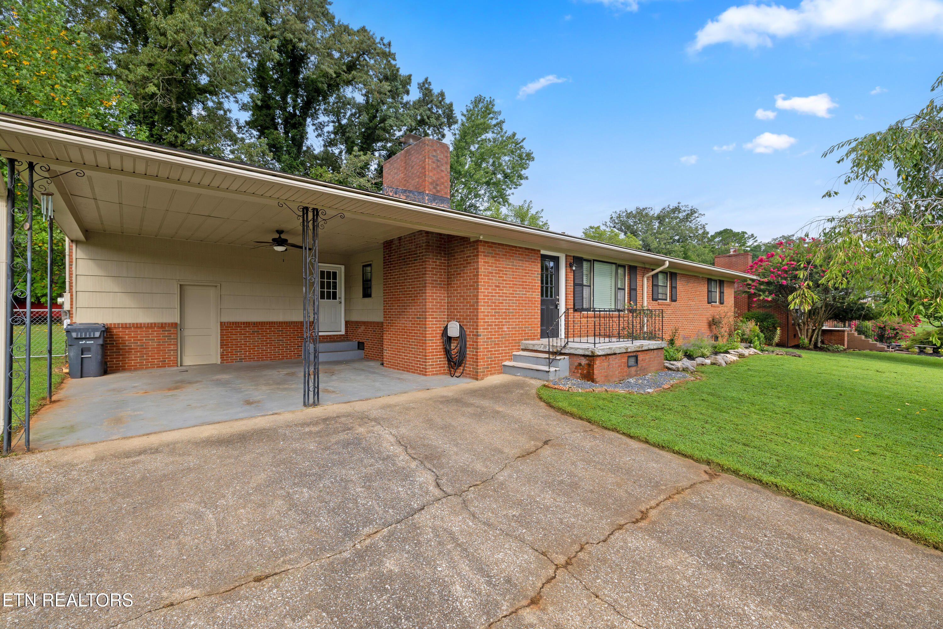 4117 Gaines Rd, For Sale in Knoxville - eXp Realty