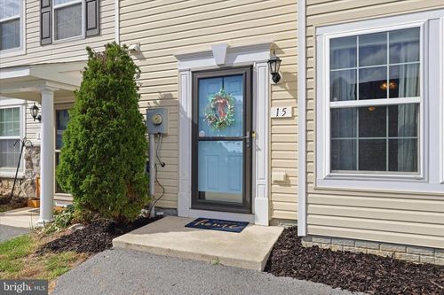 15 Fast View Dr, MARTINSBURG, WV, 25404-1106 | Card Image