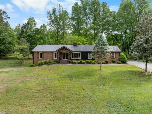 140 Twin Brook Dr, Clemmons, NC, 27012-9544 | Card Image
