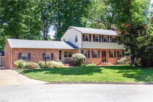 8 Bradford Cir, Newport News, VA, 23602-7568 | Card Image