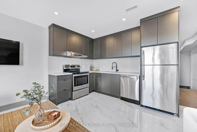 77 Millicent St, Home with 7 bedrooms, 3 bathrooms and null parking in Toronto ON | Image 5