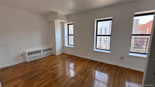 511 Thatford Ave, Brooklyn, NY, 11212-5201 | Card Image