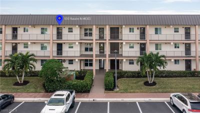 B303 - 1010 Manatee Road, Condo with 2 bedrooms, 2 bathrooms and null parking in Naples FL | Image 2