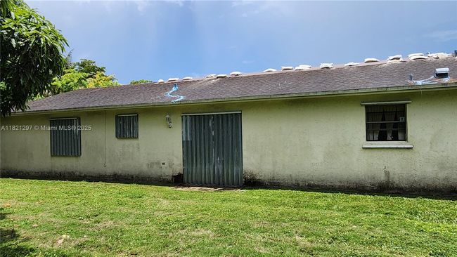 14420 Graves Dr, House other with 3 bedrooms, 2 bathrooms and null parking in Miami FL | Image 7