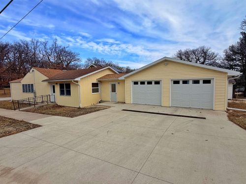 911 Vernon St, Decorah, IA, 52101-1653 | Card Image