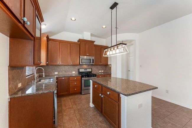 28519 Lockeridge View Dr, House other with 3 bedrooms, 2 bathrooms and 2 parking in Spring TX | Image 13