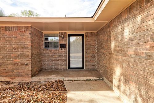 706 Claremont Dr, Norman, OK, 73069-5025 | Card Image