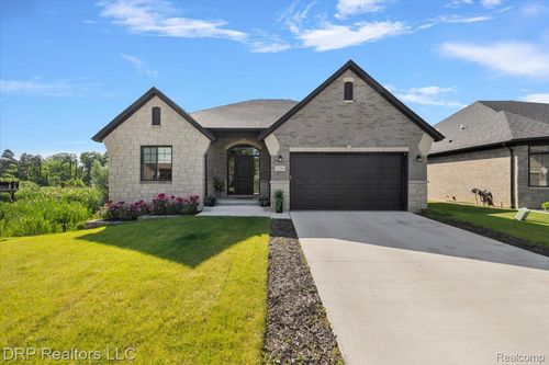 55266 Hanford Ct, Shelby Twp, MI, 48316-3418 | Card Image