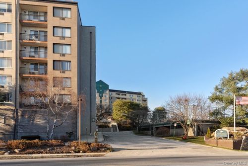 apt-208-703 Pelham Rd, New Rochelle, NY, 10805-1124 | Card Image