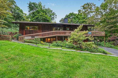 380 Long Ridge Rd, Pound Ridge, NY, 10576-2219 | Card Image