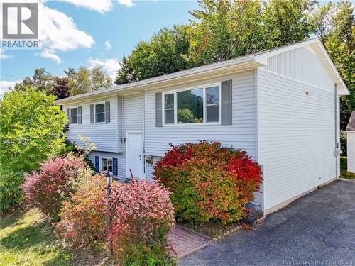 110 Chandler Dr, Fredericton, NB, E3B5S7 | Card Image