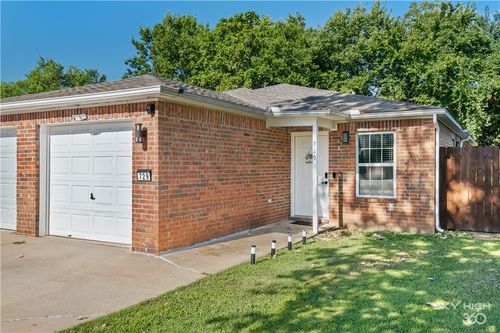 729 S Erika Ave, Fayetteville, AR, 72701-7035 | Card Image