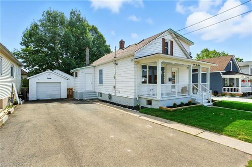 6294 Ker St, Niagara Falls, ON, L2G1X8 | Card Image