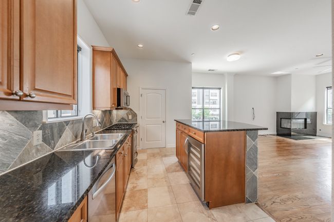 UNIT-13 - 13900 Noel Rd, Condo with 2 bedrooms, 2 bathrooms and null parking in Dallas TX | Image 7