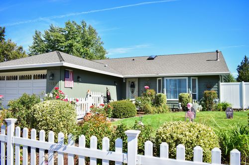 1122 Easthills Court, Medford, OR, 97504 | Card Image
