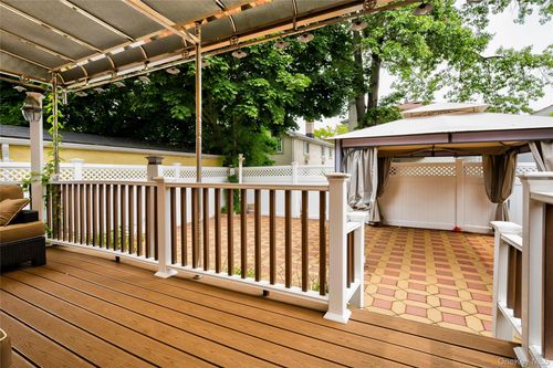 61 231st St, Oakland Gardens, NY, 11364-2426 | Card Image