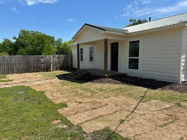 317 W Elm St, House other with 3 bedrooms, 2 bathrooms and null parking in Whitewright TX | Image 28