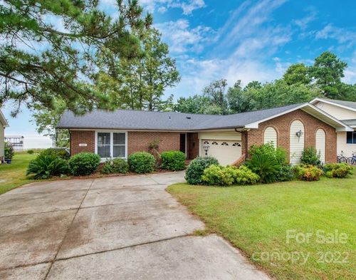 2496 Bella Coola Rd, Lake Waccamaw, NC, 28450-9554 | Card Image