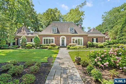 2 Canoe Ln, Roseland, NJ, 07068-1411 | Card Image
