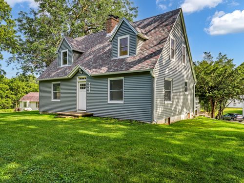 4015 Black Point Rd, Lake Geneva, WI, 53147-3917 | Card Image