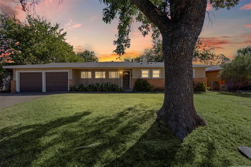 3350 Kingsbury Ave, Richland Hills, TX, 76118-7228 | Card Image