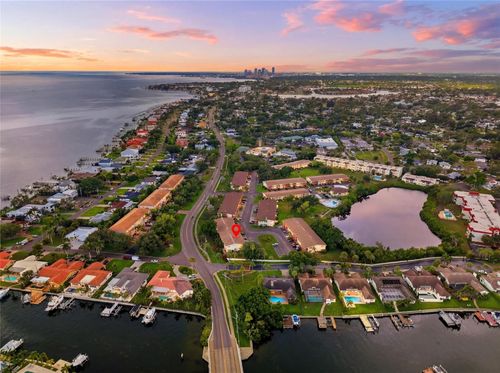 284-4570 Overlook Dr Ne, St Petersburg, FL, 33703-4364 | Card Image