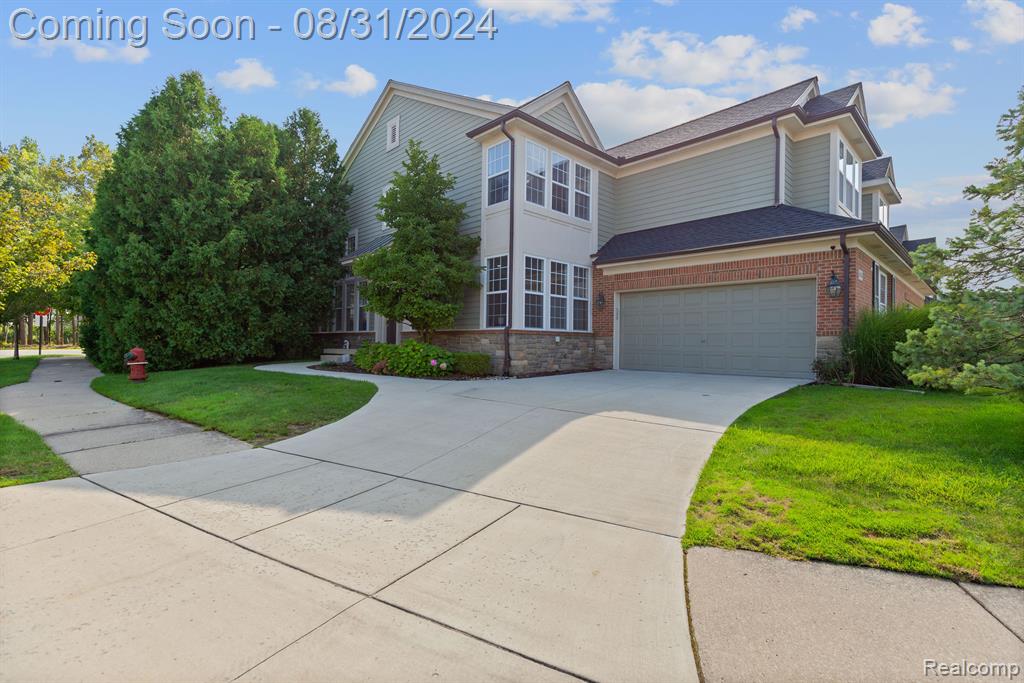 Applewood Dr, Troy, MI 48085