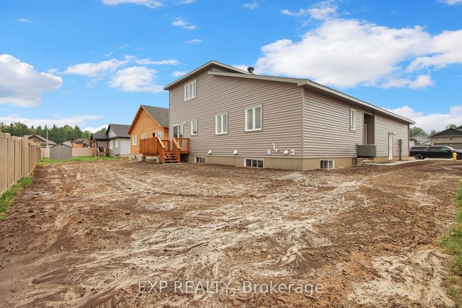 647 Parkview Terr, House other with 4 bedrooms, 4 bathrooms and 6 parking in Russell ON | Image 28