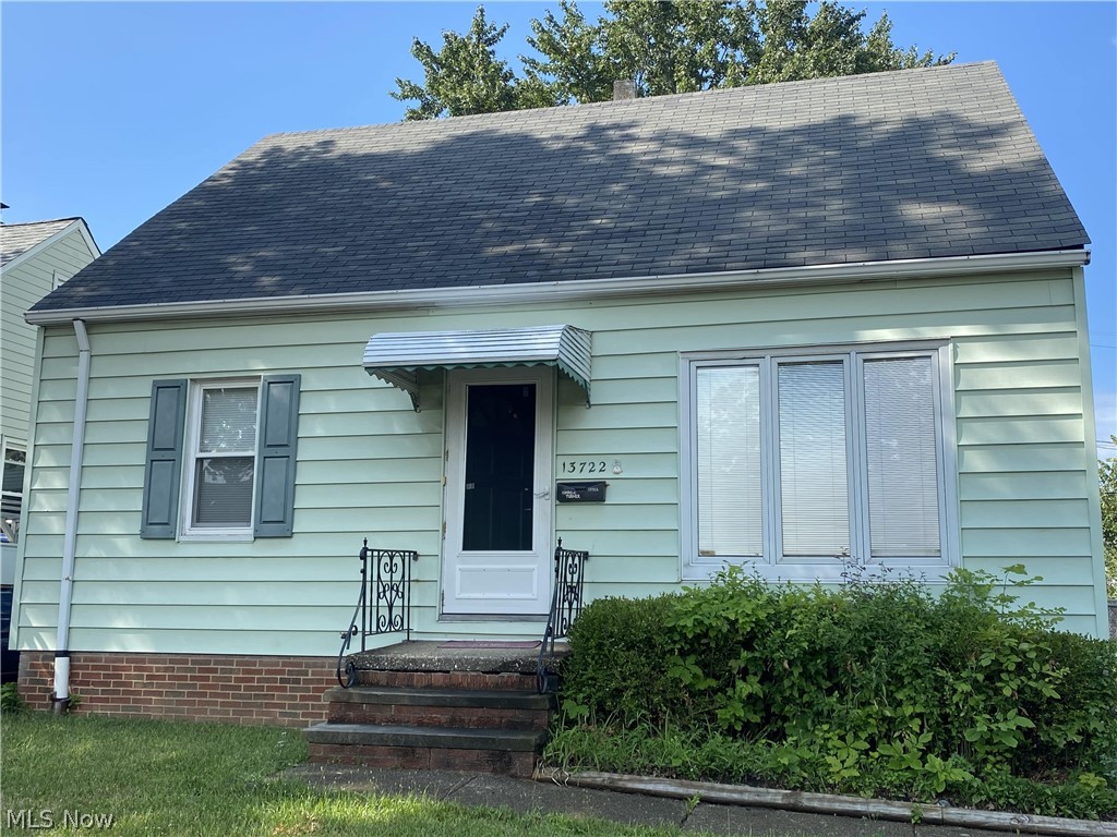 13722 Courtland Avenue, Inactive in Cleveland Zoocasa