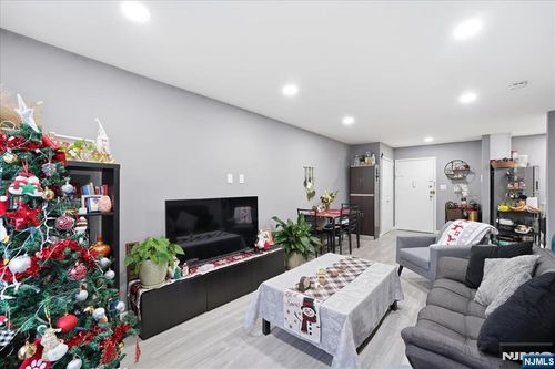 120 32nd St, Union City, NJ, 07087-5872 | Card Image