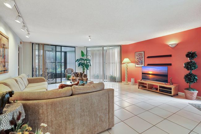 APT-104 - 7449 Glendevon Ln, Condo with 2 bedrooms, 2 bathrooms and null parking in Delray Beach FL | Image 6