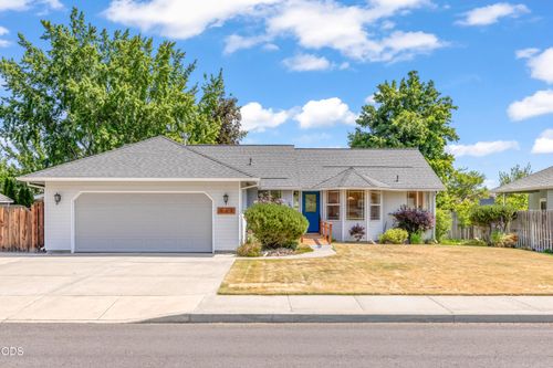 634 Nw 22nd St, Redmond, OR, 97756-8431 | Card Image