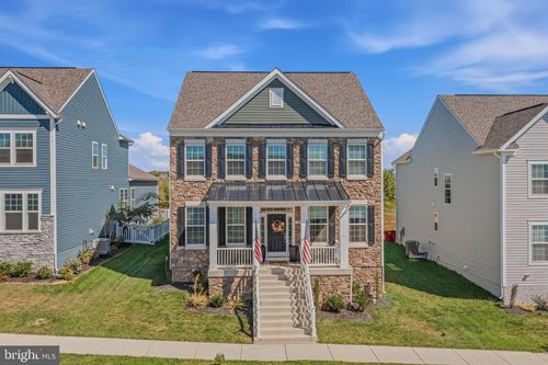 194 Holly Springs Dr, CHARLES TOWN, WV, 25414-2606 | Card Image