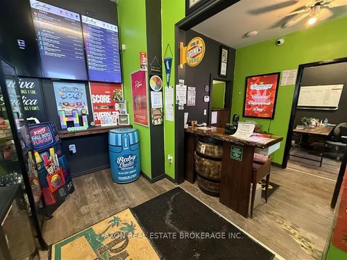 68 Main St, Penetanguishene, ON, L9M1T3 | Card Image