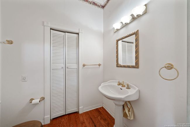 388 Oak Trl, House other with 3 bedrooms, 5 bathrooms and null parking in Pipe Creek TX | Image 28