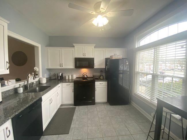 104 - 104 Cambridge Cmns, Condo with 2 bedrooms, 2 bathrooms and 1 parking in Middletown CT | Image 4