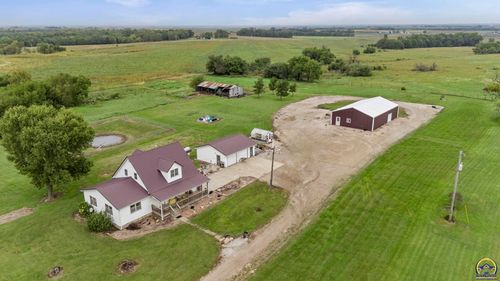 9120 W 269th St, Osage City, KS, 66523-8445 | Card Image