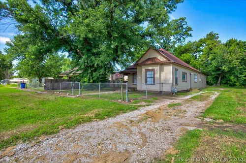 318 S Pecan St, Nowata, OK, 74048-3438 | Card Image